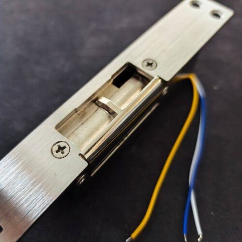 134nc_s_-a-1.jpg OUTLET: Elektromos zár - visszajelzéssel - feszültségre zár - fail-safe (szünetáramú) - hosszú pajzzsal