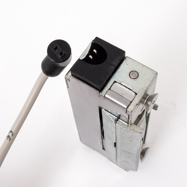 Vízálló (IP68)  szimmetrikus, keskeny, alacsony, pajzs nélküli elektromos zárfogadó 250 mm vezetékkel - kiiktatható - memóriás
