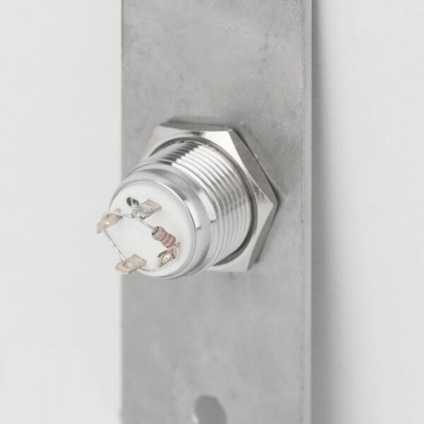 pbk-a-16-no_led__4_1.jpg Kimagasló felületű Ø16 mm-es nyomógomb(IP65) 28 mm széles pajzzsal-NO - piros-zöld LED